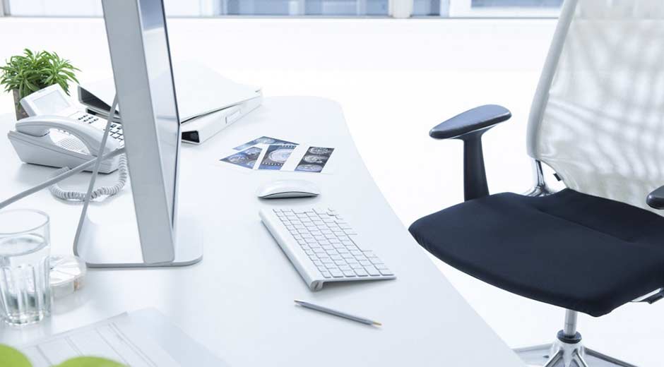 Clean office in Chicago during summer